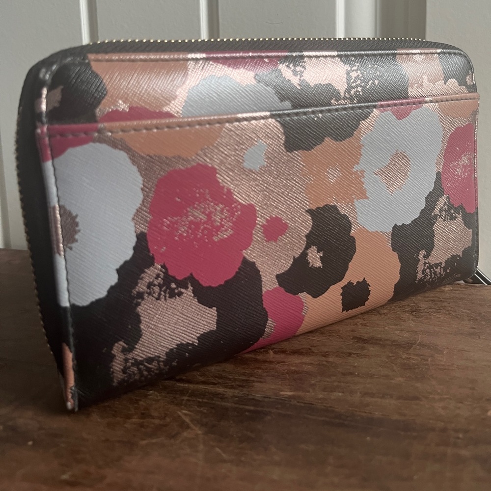 Floral zip around wallet- GUC- unbranded